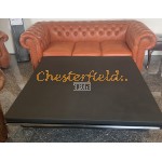 Klassisk Chesterfield 3 sits bäddsoffa (C12) whisky i färg helt i äkta skinn