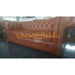 Klassisk Chesterfield 3 sits soffa (C12) whisky i färg helt i äkta skinn