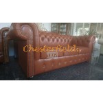 Klassisk Chesterfield 3 sits soffa (C12) whisky i färg helt i äkta skinn