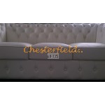 Klassisk Chesterfield 3 sits soffa (K2) vanilj i färg helt i äkta skinn