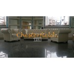 Klassisk Chesterfield 3+1+1 soffgrupp vanilj (K2)i färg helt i äkta skinn