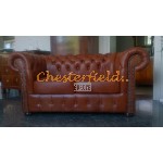 Klassisk Chesterfield 2 sits soffa (C12) whisky i färg helt i äkta skinn