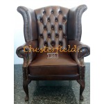 Queen Chesterfield öronlappsfåtölj brun (A5 mitten) i färg helt i äkta skinn