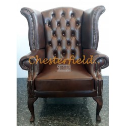 Queen Chesterfield öronlappsfåtölj brun (A5 mitten) i färg helt i äkta skinn