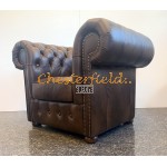 Klassisk antik mellanbrun (A5M) Chesterfield fåtölj helt i äkta skinn