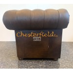 XL Klassisk antik mellanbrun (A5M) Chesterfield fåtölj helt i äkta skinn