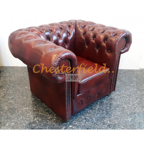 Klassisk Chesterfield fåtölj Oxblod i färg helt i äkta skinn