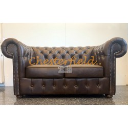 Klassisk Chesterfield 2 sits soffa (A5M) mellanbrun i färg helt i äkta skinn