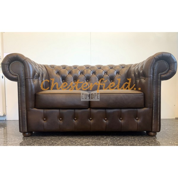 Klassisk Chesterfield 2 sits soffa (A5M) mellanbrun i färg helt i äkta skinn