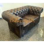 Klassisk Chesterfield 2 sits soffa (A5M) mellanbrun i färg helt i äkta skinn