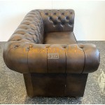 XL Klassisk Chesterfield 2 sits soffa (A5) mellanbrun i färg helt i äkta skinn