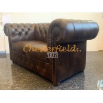 XL Klassisk Chesterfield 2 sits soffa (A5) mellanbrun i färg helt i äkta skinn