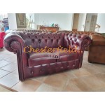 Klassisk Chesterfield 2 sits soffa (A7) oxblod i färg helt i äkta skinn