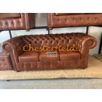 Klassisk XL Chesterfield 3 sits soffa (C12) whisky i färg helt i äkta skinn