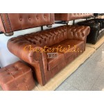 Klassisk Chesterfield 3 sits soffa (C12) whisky i färg helt i äkta skinn