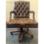 Chesterfield King brun svängbar stol