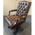 Chesterfield King brun svängbar stol