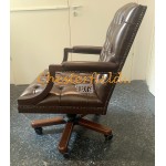 Chesterfield King brun svängbar stol
