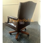 Chesterfield King brun svängbar stol