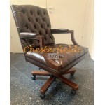 Chesterfield King brun svängbar stol