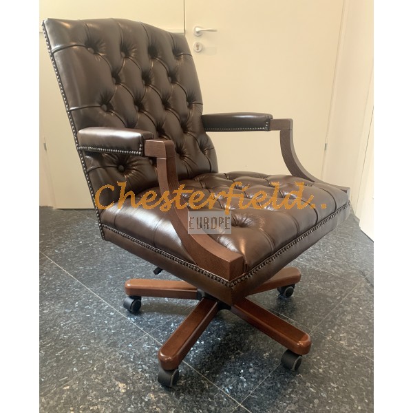 Chesterfield King brun svängbar stol