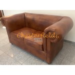 XL London Chesterfield 2 sits soffa (C12) whisky i färg helt i äkta skinn