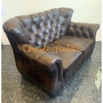 Monk Chesterfield 2 sits soffa (A5M) mellanbrun i färg helt i äkta skinn