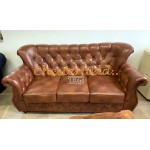 Monk Chesterfield 3 sits soffa whisky (C12) i färg helt i äkta skinn