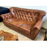 Monk Chesterfield 3 sits soffa whisky (C12) i färg helt i äkta skinn