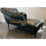 Divan Chesterfield (höger) A8 antikgrön i färg helt i äkta skinn