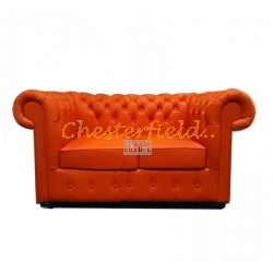 Klassisk Chesterfield 2 sits soffa (K6) apelsin i färg helt i äkta skinn